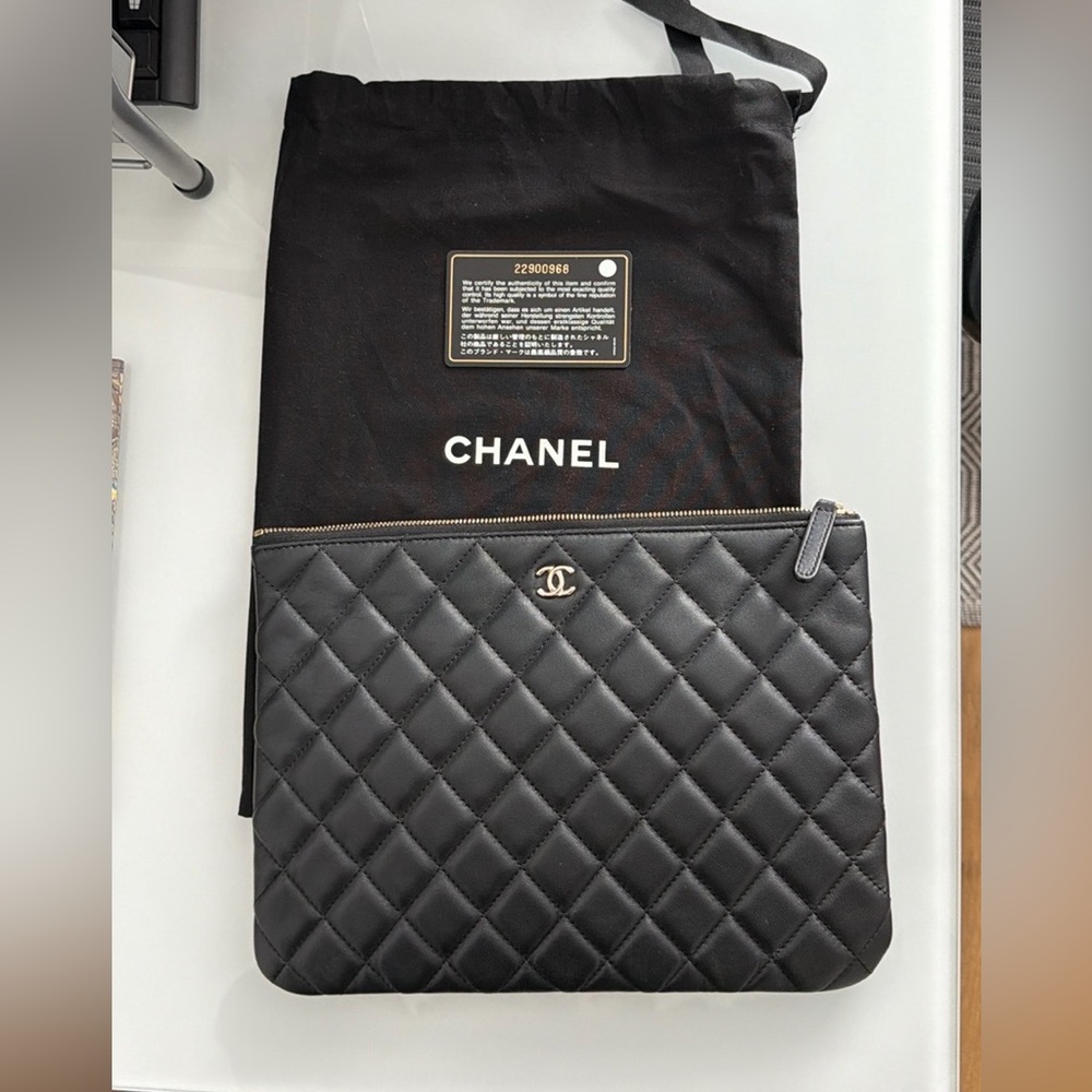 CHANEL Black Quilted women’s  Pouch